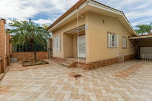 Casa com 228m², 3 dormitórios no bairro Jardim Itu em Porto Alegre para Alugar