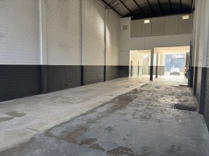 Depósito com 350m² no bairro Navegantes em Porto Alegre para Alugar