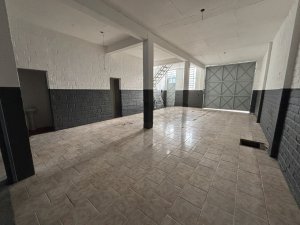 Depósito com 350m² no bairro Navegantes em Porto Alegre para Alugar
