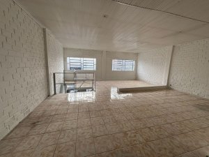 Depósito com 350m² no bairro Navegantes em Porto Alegre para Alugar