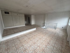 Depósito com 350m² no bairro Navegantes em Porto Alegre para Alugar