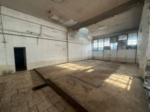 Depósito com 750m² no bairro Navegantes em Porto Alegre para Alugar
