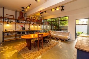 Prédio Comercial com 360m² no bairro Floresta em Porto Alegre para Alugar