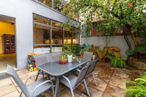 Prédio Comercial com 360m² no bairro Floresta em Porto Alegre para Alugar