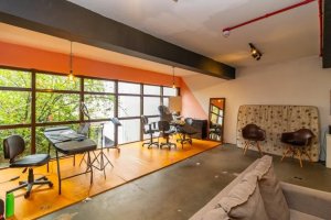 Prédio Comercial com 360m² no bairro Floresta em Porto Alegre para Alugar
