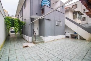 Casa com 482m², 6 dormitórios no bairro Santa Cecília em Porto Alegre para Alugar