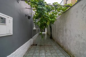 Casa com 482m², 6 dormitórios no bairro Santa Cecília em Porto Alegre para Alugar