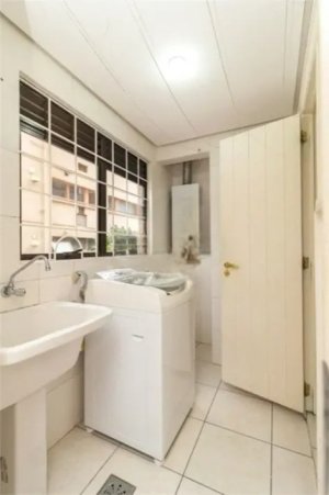 Apartamento com 112m², 3 dormitórios no bairro Petrópolis em Porto Alegre para Alugar