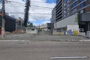Loja com 1.579m² no bairro Menino Deus em Porto Alegre para Alugar