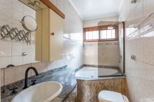 Casa com 300m², 4 dormitórios no bairro Sarandi em Porto Alegre para Alugar
