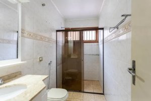Casa com 300m², 4 dormitórios no bairro Sarandi em Porto Alegre para Alugar