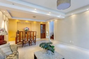 Casa com 300m², 4 dormitórios no bairro Sarandi em Porto Alegre para Alugar