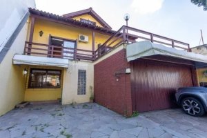 Casa com 300m², 4 dormitórios no bairro Sarandi em Porto Alegre para Alugar