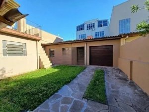 Casa com 240m², 4 dormitórios no bairro Sarandi em Porto Alegre para Alugar