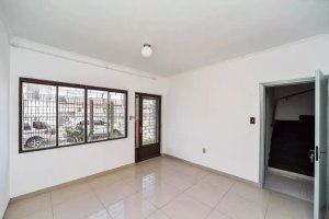 Casa com 240m², 4 dormitórios no bairro Sarandi em Porto Alegre para Alugar