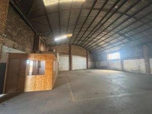 Depósito com 1.700m² no bairro Sarandi em Porto Alegre para Alugar