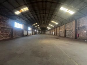 Depósito com 1.700m² no bairro Sarandi em Porto Alegre para Alugar