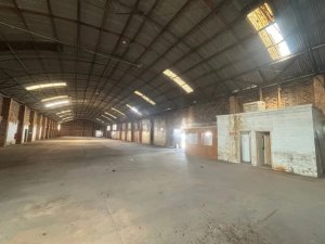 Depósito com 1.700m² no bairro Sarandi em Porto Alegre para Alugar