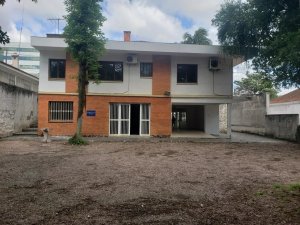 Casa comercial com 360m² no bairro São João em Porto Alegre para Alugar