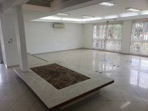 Casa comercial com 360m² no bairro São João em Porto Alegre para Alugar