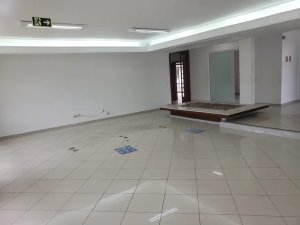 Casa comercial com 360m² no bairro São João em Porto Alegre para Alugar