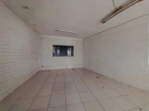 Depósito com 430m² no bairro Sarandi em Porto Alegre para Alugar