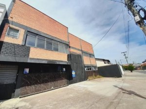 Depósito com 430m² no bairro Sarandi em Porto Alegre para Alugar