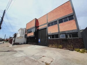 Depósito com 430m² no bairro Sarandi em Porto Alegre para Alugar
