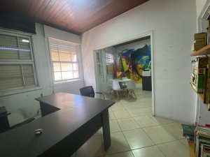 Casa comercial com 250m² no bairro Floresta em Porto Alegre para Alugar