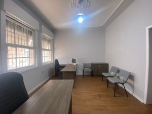 Casa comercial com 250m² no bairro Floresta em Porto Alegre para Alugar