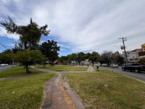 Loja com 117m² no bairro Chácara das Pedras em Porto Alegre para Alugar