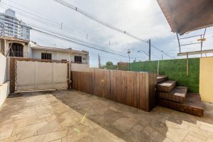 Casa comercial com 230m² no bairro São Geraldo em Porto Alegre para Alugar
