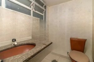 Prédio Comercial com 619m² no bairro Santana em Porto Alegre para Alugar