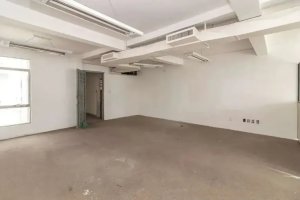 Prédio Comercial com 619m² no bairro Santana em Porto Alegre para Alugar