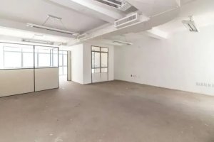Prédio Comercial com 619m² no bairro Santana em Porto Alegre para Alugar