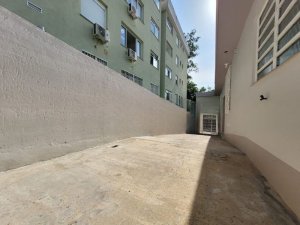 Casa com 230m², 4 dormitórios no bairro Jardim São Pedro em Porto Alegre para Alugar
