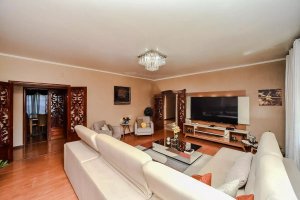 Casa com 390m², 4 dormitórios no bairro Jardim Lindóia em Porto Alegre para Alugar