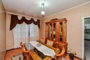 Casa com 390m², 4 dormitórios no bairro Jardim Lindóia em Porto Alegre para Alugar