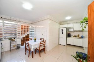 Casa com 390m², 4 dormitórios no bairro Jardim Lindóia em Porto Alegre para Alugar