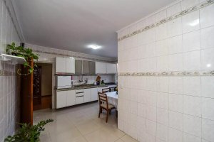 Casa com 390m², 4 dormitórios no bairro Jardim Lindóia em Porto Alegre para Alugar