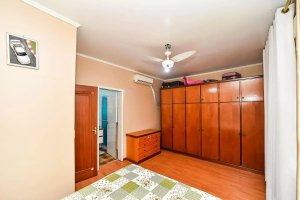 Casa com 390m², 4 dormitórios no bairro Jardim Lindóia em Porto Alegre para Alugar