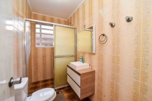 Casa com 390m², 4 dormitórios no bairro Jardim Lindóia em Porto Alegre para Alugar