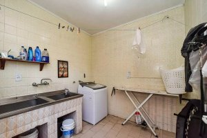 Casa com 390m², 4 dormitórios no bairro Jardim Lindóia em Porto Alegre para Alugar
