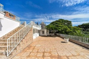 Casa com 390m², 4 dormitórios no bairro Jardim Lindóia em Porto Alegre para Alugar