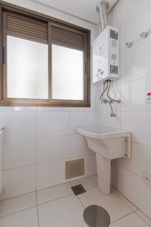 Apartamento com 73m², 2 dormitórios no bairro Higienópolis em Porto Alegre para Alugar