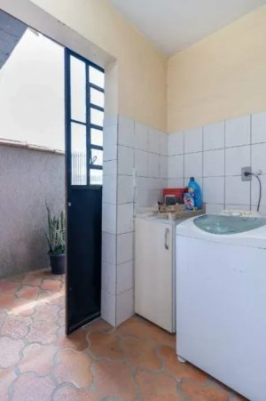 Casa com 287m², 3 dormitórios no bairro Higienópolis em Porto Alegre para Alugar