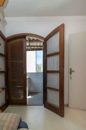 Casa com 287m², 3 dormitórios no bairro Higienópolis em Porto Alegre para Alugar