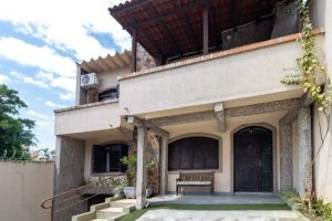 Casa com 287m², 3 dormitórios no bairro Higienópolis em Porto Alegre para Alugar
