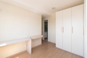 Apartamento com 58m², 2 dormitórios no bairro Azenha em Porto Alegre para Alugar