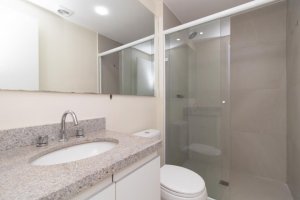 Apartamento com 58m², 2 dormitórios no bairro Azenha em Porto Alegre para Alugar